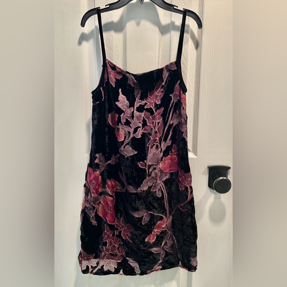 Cute Velvet Floral Slip Dress - Black with Pink Floral